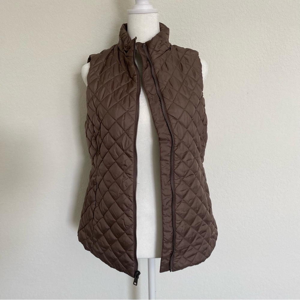 Brown quilted gilet with zipper detail